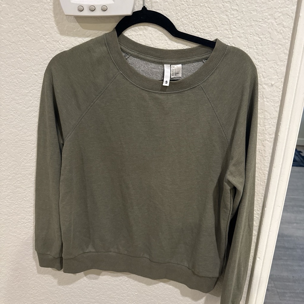 women’s sage color sweeter